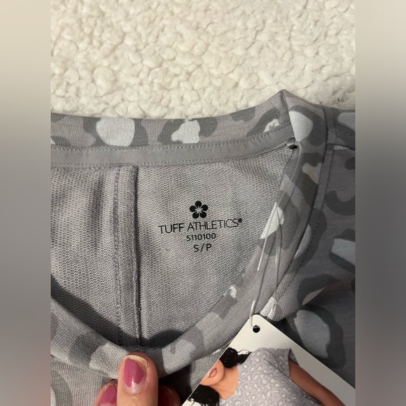 NWT Tuff Athletics cheetah print shirt - Picture 3 of 4